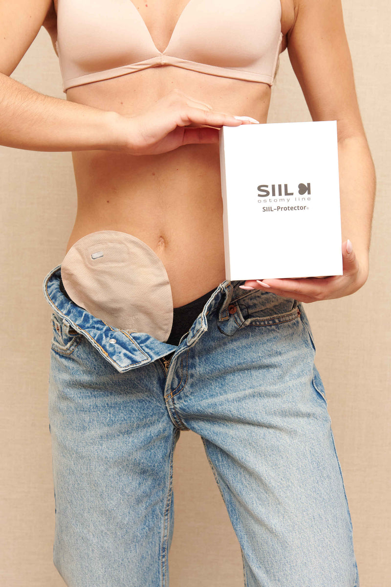 Stomaprotector achteraanzicht — stomaprotector met klittenbandsluit by SIIL Ostomy